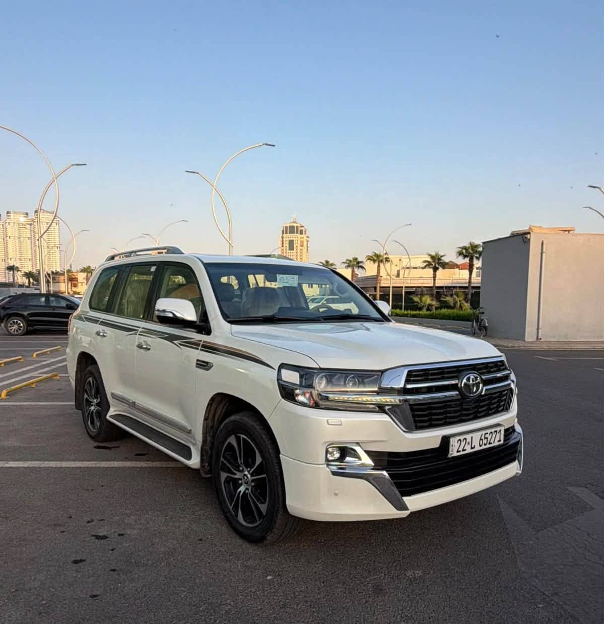 لاندكروزر جي اكس ار • بلاك اديشن • ٢٠٢١