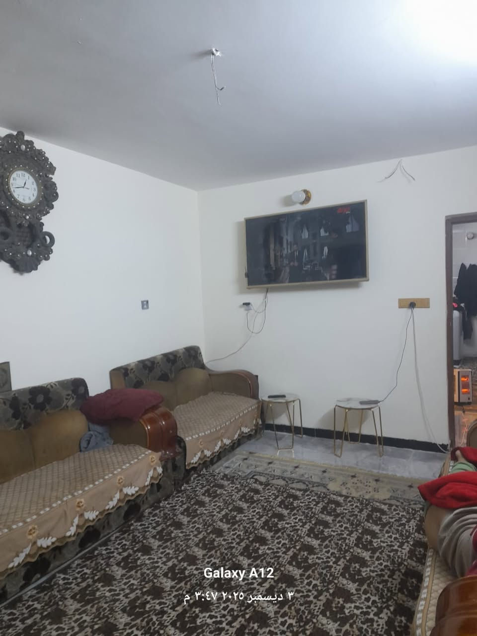 السلام  عليكم  بيت  مساحة 110  واجه 5 ونص  ونزال  20  بناء حديث  بحي  جوادين بشارع  المحكمه القديم  ارقى مربع  قريب عل  شارع العام  طابق الاول  كراج وصحيات خارجيه  مدخلين  استقبال 5 في 4  حولي كلش جبير  5 في 6  غرفة نوم  5 في  4  ومخزن  جاني ومنور وصحيات  غربي  وطابق ثاني  حولي جبير  وغرفتين نوم  5  ونص  في 5   درج مرمر  ايراني  اريد   السعر  260  الله شاهد صار  عليه 280 او مراوس باقل  علما اني صاحب البيت  يعني بسمي البيت سند جديد  ***********  بي وات ساب  والرصيف الخارجي  مال شارع غلفته مرمر   عرض شارع 15 متر
