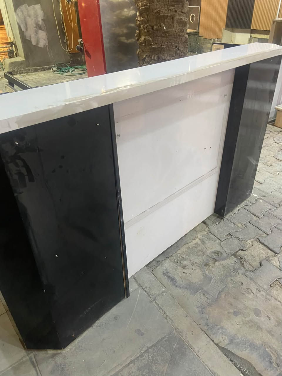 ميز كاشير • مكتب • بغداد