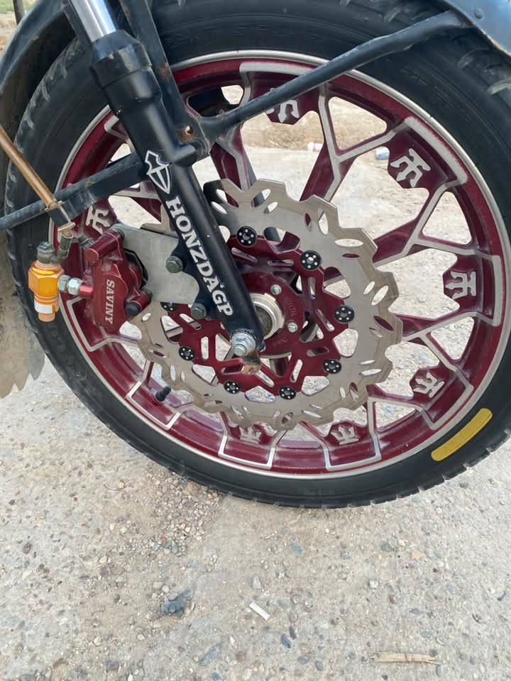 دراجه للبيع 

موديل ٢٠٢٥ 

مكينه ٢٠٠ سيسي كفاله ما مفتوحه 

كلشي شغال ما بيها أي نص 

أوراق موجود كلشي جاهز 

٧٠٠ بيها مجال 

عنوان بغداد 

***********
