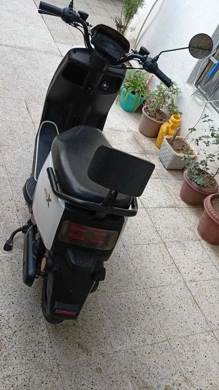 السلام عليكم للبيع دراجة شحن
دراجة 5 باتري 60v 20A 
دراجة ما متعوبة ونظيفة
تايراتها جديدة 
سرعتها 60 km  
بطاريات جيدة جدا وتقطع مسافة طويلة 
كل كهربائياتها شغالة 
لايت عالي ناصي شغال ومتغير 3 الوان وقوي +فلشر  
سعرها 500 الف وبيها مجال
***********
