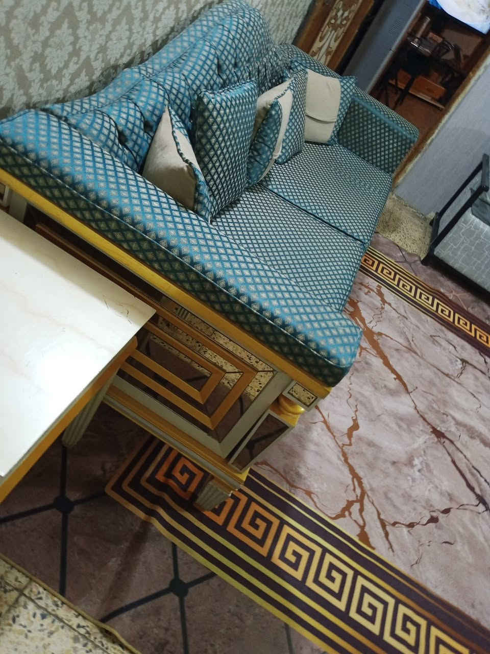 تخم ضخم زان الخشب عشر مقاعد سعر البيع مليون وربع مكان حريه ***********
