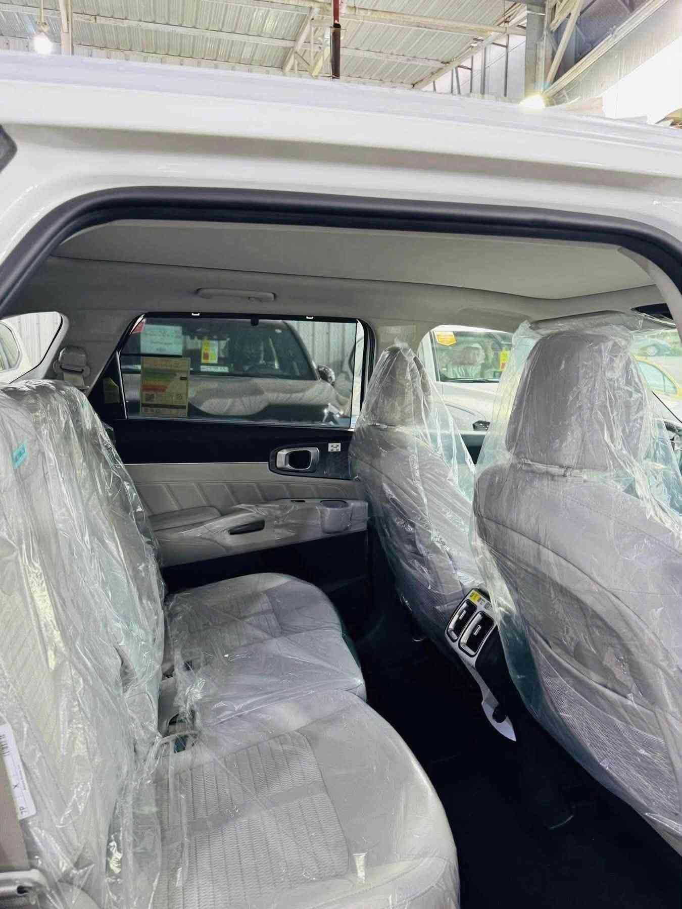 👑🔥 مـجـمـوعـة الـمـلـك لـتـجـارة الـسـيـارات 🔥👑

🚨 وصلت السورينتو… اختار فئتك وخلي الباقي علينا!  

✅البيع كاش نقدا 
💥 والأسعار راح تكون نار 🔥 وبيكم خير وتدللون ❤️

🔥 KIA SORENTO | 2026 + 2027 🔥

💥 جميع الفئات متوفرة | تسليم فوري | مرقم بغداد 🇮🇶

🔥 فئات كيا سورينتو المتوفرة 🔥

1️⃣ سورينتو | قمارة حديد | فل 1/1
🎥 داتا شو | ويل 20 | 5 كاميرات
⚡ تحريك وسياقة آلية | 12 حساس
🔧 محرك 6 سلندر 3.5

2️⃣ سورينتو | قمارة بانوراما | فل 1/1
🎥 داتا شو | ويل كب 20
⚡ دوسة
🔧 محرك 6 سلندر 3.5

3️⃣ سورينتو | قمارة حديد | فل 1/1
🎥 داتا شو | ويل 20
🔧 محرك 6 سلندر 3.5

4️⃣ سورينتو | قمارة حديد | فل 1/1
🎥 ويل كب حجم 20
🔧 محرك 4 سلندر 2.5

⭐ فئات ومواصفات متعددة حتى تختار اللي يناسبك
🚘 جاهزة للتسليم فوراً
🇮🇶 جميع السيارات مرقم بغداد

🛡️ ضمان كيا 5 سنوات أو 100,000 كم ✅

🔥 أسعار منافسة وخصومات قوية
👑 عروض خاصة على الفئات المتوفرة

📞 للاستفسار عن السعر والمواصفات اتصل بينا

📍 بغداد – الكريعات – نهاية شارع المعارض

📞 ***********
📞 ***********

❤️ تدللون… وحياكم الله بمجموعة الملك

نص مكتوب في الصور:
- اقوى العروض الاسعار نار وتدللون