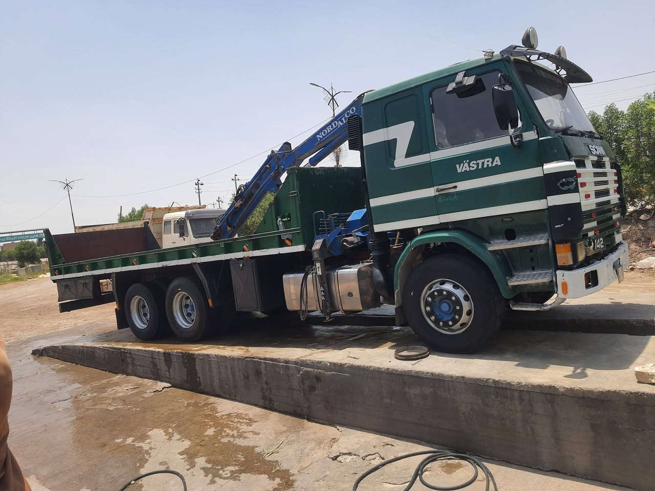 سلام عليكم كرين سكانيه للبيع كرين 5طن 4سلايت السعر 150 وبيه مجال بسيط مكان السياره السماوه باقي التفاصيل اتصل ***********
