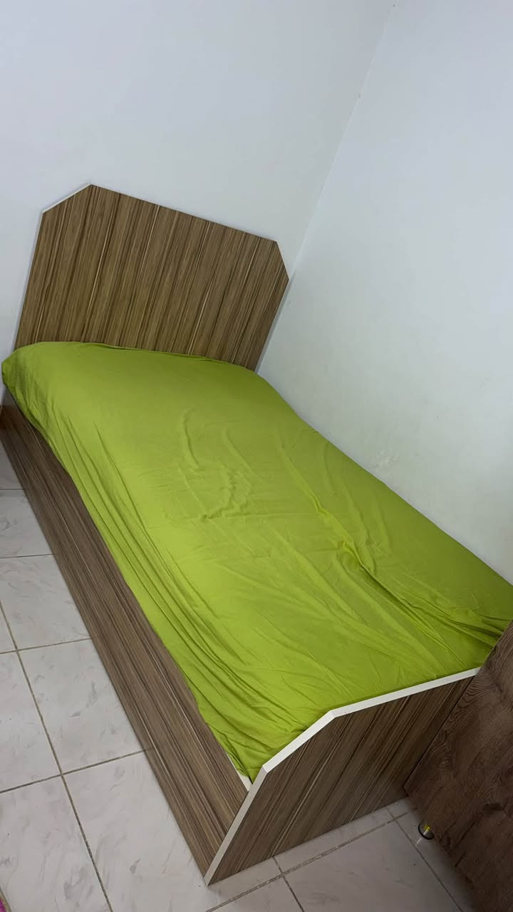سيسم نفر واحد تفصال شغل ايد 
قياس طول ٢ متر والعرض ١٢٠ سم 
السعر ١٢٥ الف 
للاستفسار اتصال على الرقم ***********

