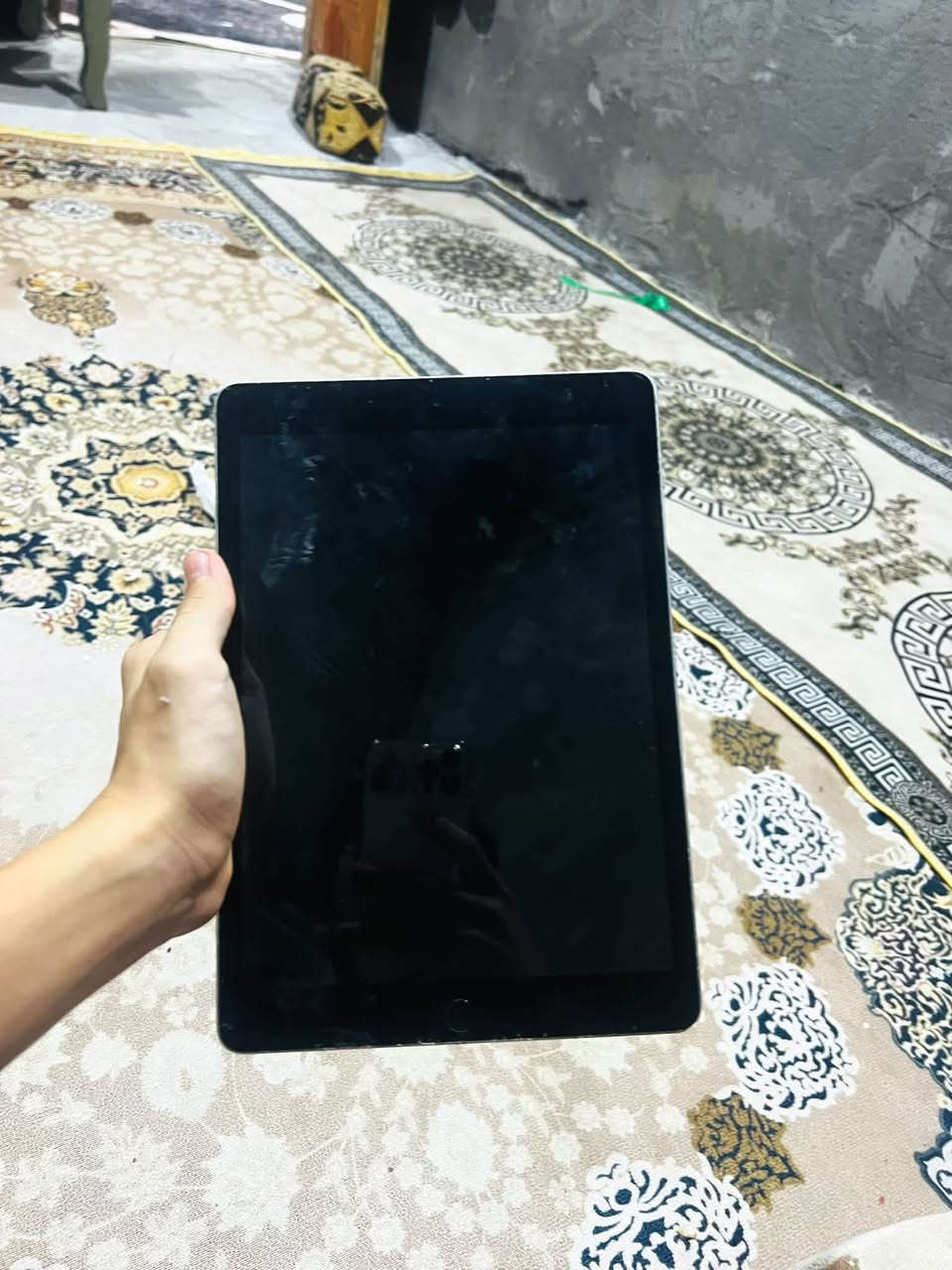 السلام عليكم ايباد ٩ كلش نظيف ذاكره ٦٤ محدث اخر تحديث فقط مستبدل لامس وليس شاشه لامس وكاله افحص بي على راحتك والعب ببجي وكاله نفس البلاد بدون اي مشكله مكاني بصره قبله ***********
