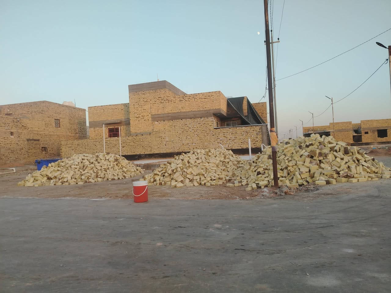 توجد قطع اراضي زراعيه داخل المجمع المؤمل السكني نزلت الجداريه متوفر كافه الخدمات *********** متواجد واتساب
١١٠ متر ركن و١٥٠ قطعتين
وكذالك يوجد بيت هيكل للبيع
