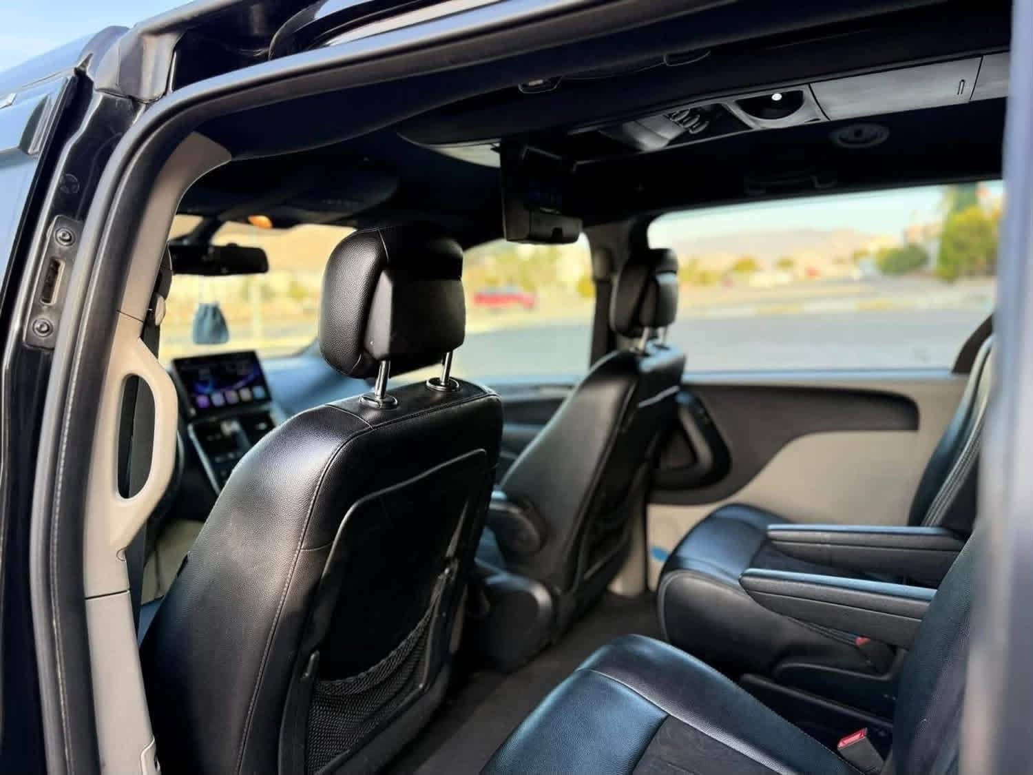 دوج كراند كارافان الجديد 2019
مواصفات  Vip الفئة Dodge Sxt

محرك 6 سلندر حجم 3600 vvt
دبل سويج تشغيل عن بعد
تبريد مركزي 3 قطع 
شاشة حجم كبير و كاميرة دوارة بلوتوث aux 
ابواب كهيربايي مع صندوق جةك
فتح الابواب عن طريق الكونترول و غلق الابواب 
تحكم ستيرين فول 
دبل كير اوتو و عادي 
كشنات جلد  وكشن السايق كهربايي و مساج
شاشات DVDبالقمارة
مرايات  الجوانب هيتر  

ماشي 180 الف مايل فقط 
7 راكب 
للسعر علق برقم ٢ ياتيك مباشر
السيارة كفالة بدون قطرة صبغ   
سيارة بيها سيستم غاز
رقم التواصل : ***********

العنوان دهوك
