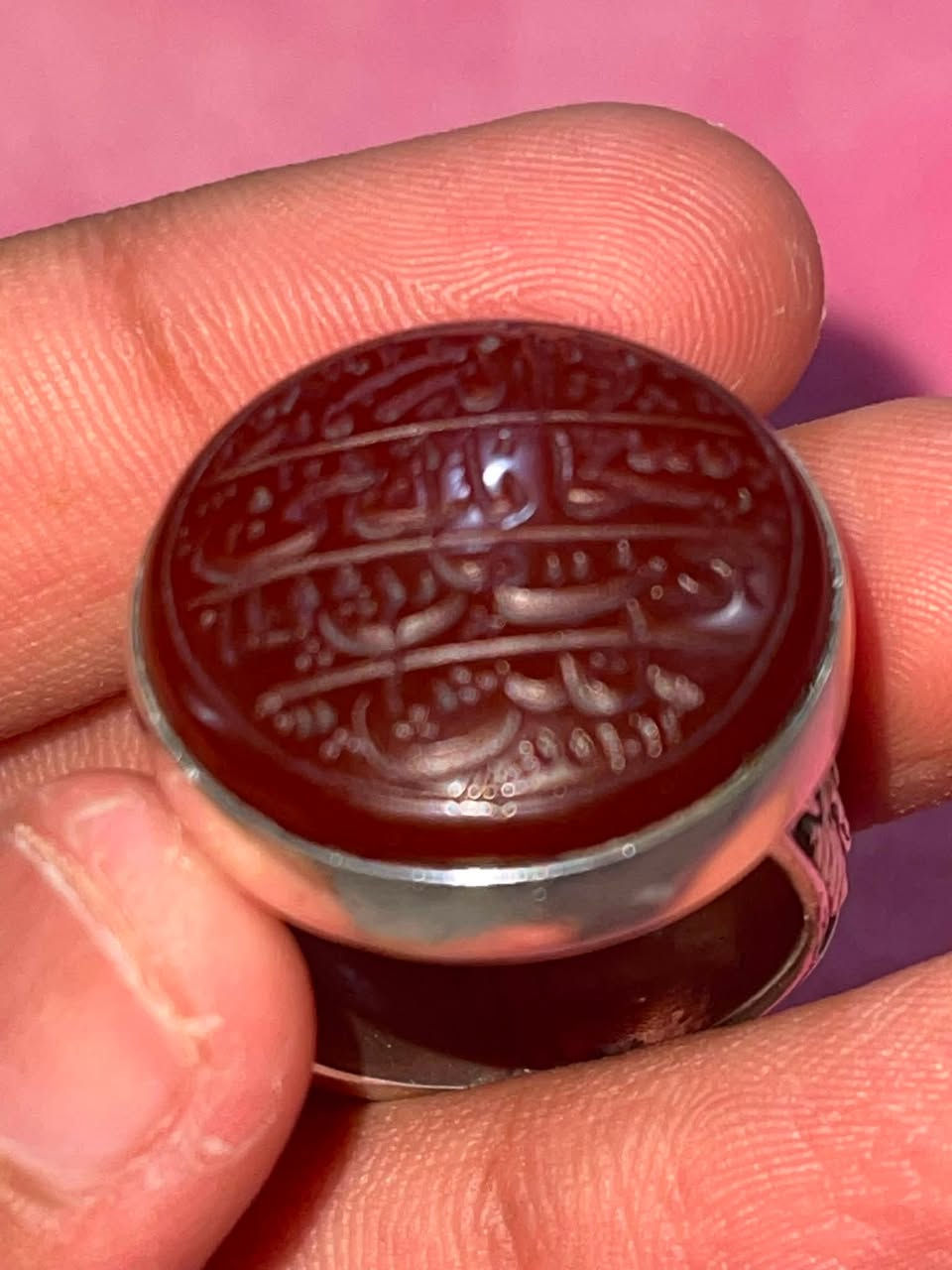للبيع عقيق يماني كرزي قطعه قديمه صياغته كلش ثقيله سعر٧٥ الف بغداد مدينه صدر بيع فقط ***********
