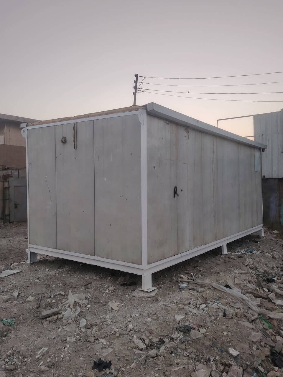 كرفان
كرفان 3*6
باب حديد 
مستعمل نضيف
كهربائيات كامله
 المكان بغداد
الرقم ***********

