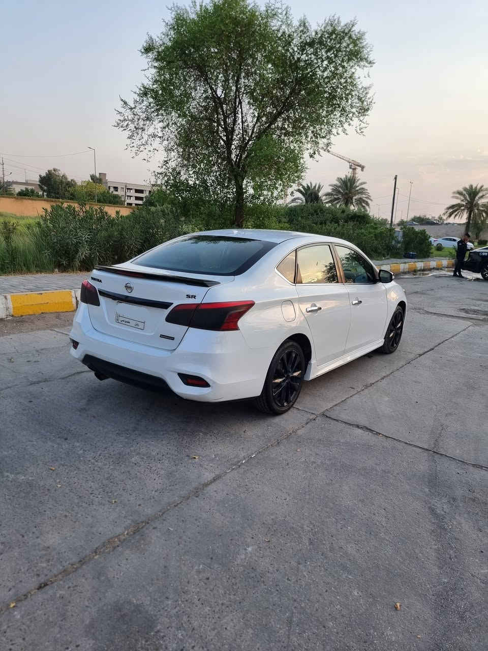 السلام عليكم 
للبيع نيسان سنترا SR MIDNIGHT 18
فول مواصفات سبورت عدا البانوراما 
ويل سبورت 17
محرك 1800
بصمة
كراسي تدفئة + جلد
تحكم ستيرن
شاشة وكاميرا
وباقي مواصفات الفول انتوا تعرفوهن
حادثهة بجم سطحي الشاصي سليم .. بيهة اكثر من قطعة صبغ اني ابيعها حزام ..وكشرها نظيف مثل مدتشوفون ومجارد
حداديتها جديدة
السيارة ماشية 160 ميل 
السيارة بأسمي رايدهة ب 94 وبيها مجال 
رقمي *********** ..وبي واتساب

