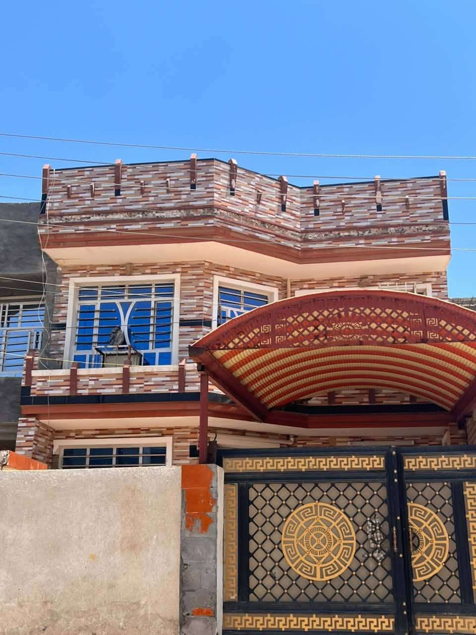 دار سكني للبيع مساحة150متر واجهة 7 اونص*20  عالي ع الشارع خدمات كاملة ارصفة تبلبط مجاري 
يحتوي على 3 نوم مع صالة او حولي او مطبخ او صحيات 
كامل مابي اي نقص الموقع حي الفارس ثاتي قطعة ع المنتزه شارع 10 موقعه حلو سيراميك الباب الشارع 
للاستفسار الاتصال على الارقام التاليه ارقامنة خدمة موجود واتساب على الرقم الاثير 
***********
***********
 خالد المشهداني/ مكتب الشروق لعقارات الطارمية 
اهلا وسهلا بكم
