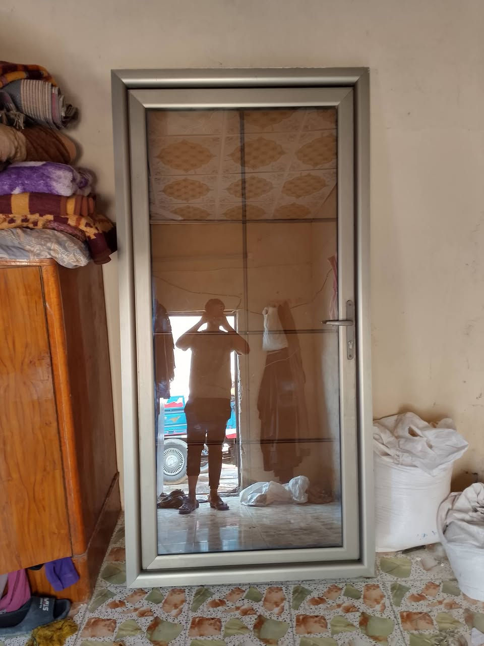 باب للبيع المنيوم الجام نوعيه زينه حتى القفل شغال كل شي ما ابي مستعمل شيء قليل حتى النا مكاني نجف استفسار على هذا الرقم*********** السعر خاص
