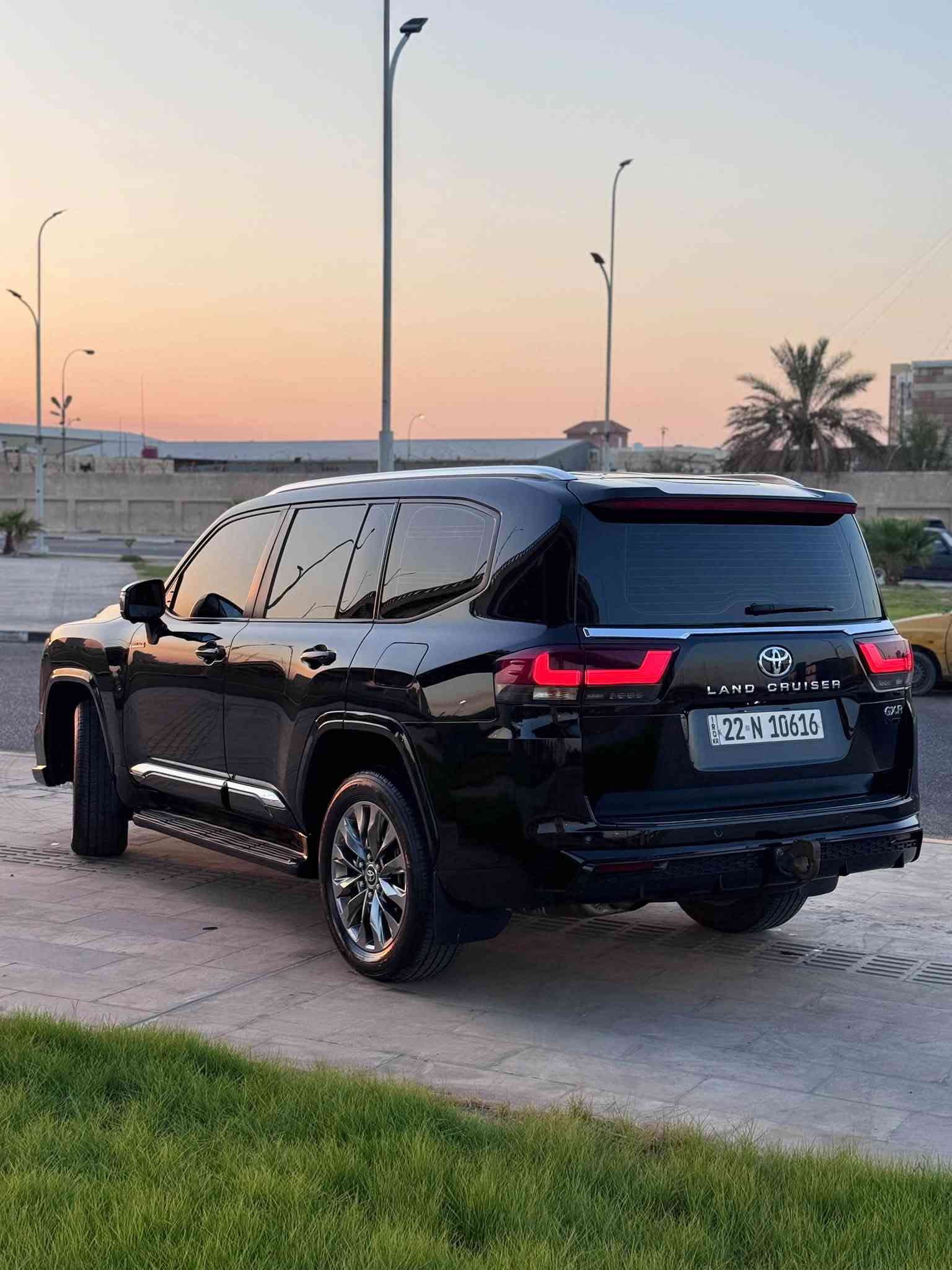⚫️ تويوتا لاند كروزر || Toyota Land Cruiser
رقم اربيل تحويل او وكاله 
📅 موديل 2024
🔧 محرك 4000 تنفس طبيعي
🛣️ ماشية 58 كم
🛡️ مغلفة PPF بالكامل

⚙️ مواصفات GX.R LIMITED

✨ فتحة سقف
❄️ تبريد مقاعد
🖥️ شاشة وسطية كبيرة
📷 كاميرات 360°
📡 حساسات أمامية وخلفية
🔑 دخول وتشغيل ذكي
🎯 مثبت سرعة
🎛️ تحكم بالمقود
💡 إنارة LED
⚙️ جنوط ألمنيوم
🌡️ تكييف ثلاثي المناطق
🛡️ أنظمة أمان وثبات
✅ مفحوصة وكفالة عامة

📲 للتفاصيل أكثر:
***********
📍 العنوان:
 البصره
