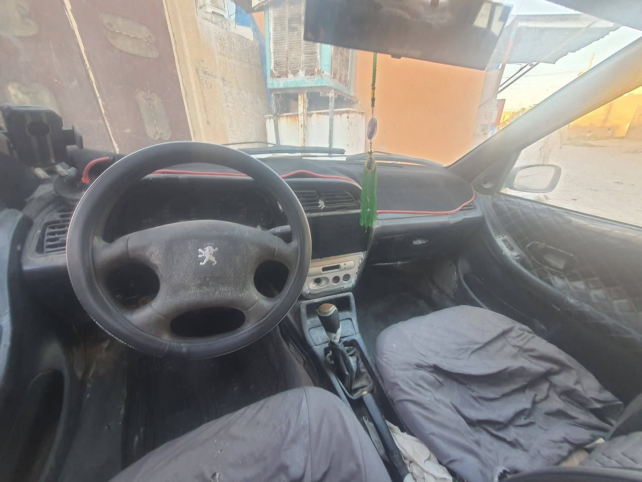 هذه السياره للبيع موصل الجانب الايسر سعر السياره سبع ورقات***********💵7
