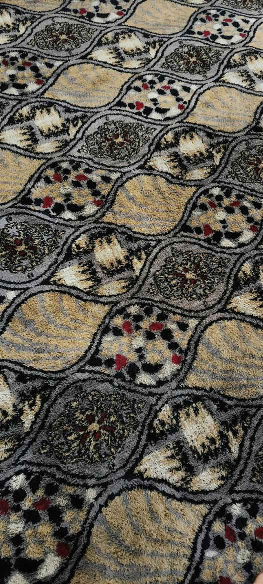 سجادة • نوعية ممتازة • ٣×٤م
