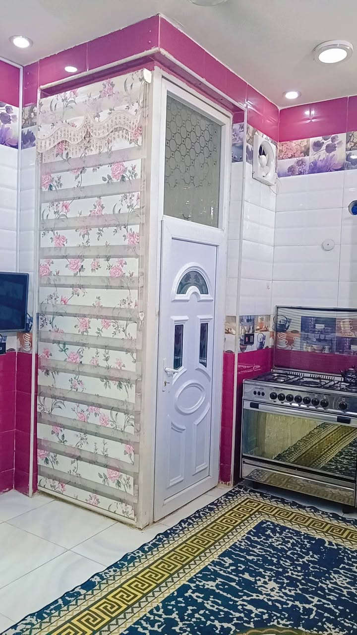 🏡 بيت للبيع في حي الحوراء
📍 موقع مميز قريب من شارع الكفاح الرئيسي وعلى الساحة.

🔹 المساحة: 100 متر
🔹 البناء: طابقان
🔹 يتكون من:

استقبال

هول كبير

مطبخ

غرفتا نوم

🚗 عرض الشارع: 10 أمتار

للاستفسار والمعاينة، يرجى الاتصال.📳  ***********
