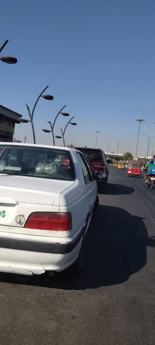 السلام عليكم
بيجو بارص
مديل 2013
 بدون حادث بدون صبغ مكفوله
سياره كير محرك صدر تبريد جديد
رقم ميسان تحويل ثاني يوم
سعر  33$ وبيه مجال
سياره بغداد 
رقم ***********
