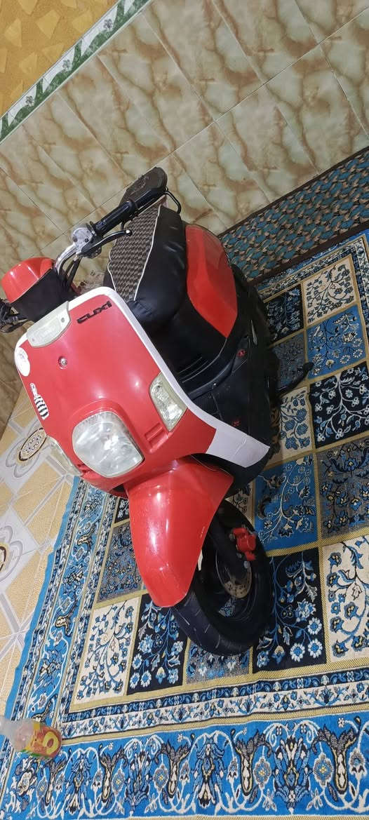 سلام عليكم دراجه ماكس بوليسي نوزل دراجه رمنبه  كهربائيه فول اشاير هورن سكن عالي ناصي دراجه احله من الصوره شلعته تخبل ومعدل كفرات اصليه مختمه وي المكينه مفتوحه مره واحده  سعر 800 وبيها مجال مكاني بصره قرنه قضاء المدينه الصادق قرب المام أحمد بن علي للاستفسار ***********
