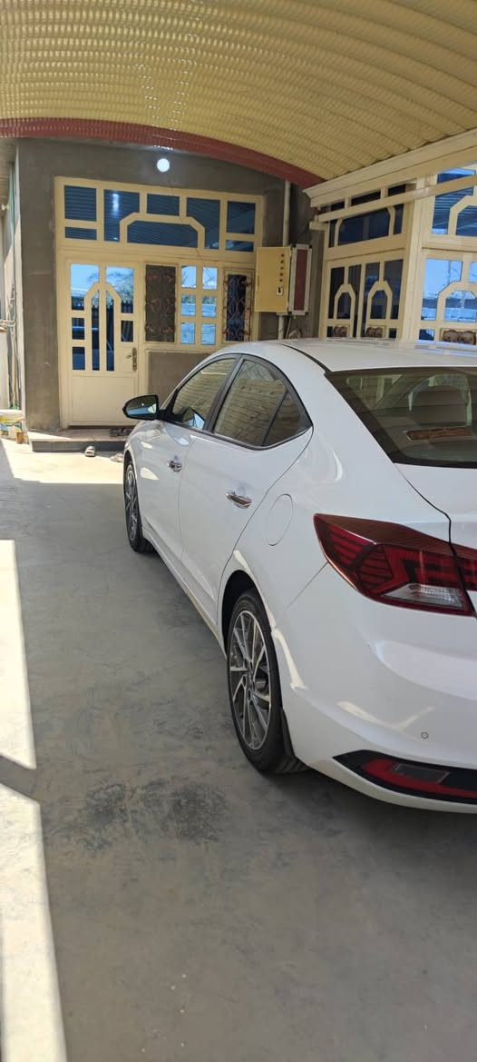 اللنترا 2019 خليجي
رقم بغداد 
محرك 2000 دوش 
ماشيه 77
بصمه ابواب 
تشغل بصمه 
تحكم ستيرن 
مرايه جانبيه شفط واشاره 
قطعتين تبريد 
فتحت سقف 
لايت زنون ليزري 
گير AT
بيها بارد بطرف البنيد من جهة الراكب معدل BDR
مكان السياره بغداد /ابوغريب
سعر 153 وبيها مجال بسيط 
***********
***********
