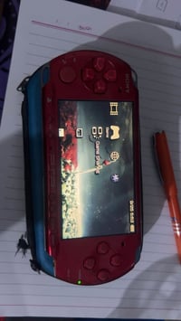PSP ٣٠٠٠ • أحمر • مهكر