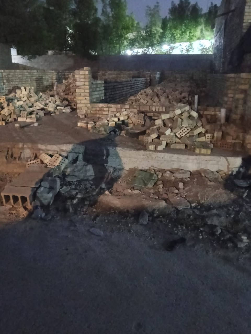 قطعه ارض للبيع المساحه ١٧٥
المكان الخنساء شارع المفقس بدايته مقابل سواق جدو  قريبه عل شارع العام مصبوبه رفت حصيره  ٤٠ سم 
وبنا نص طابوك  تبليط بلباب ما مجاري قيد شغل 
***********
مستعجل عليها

