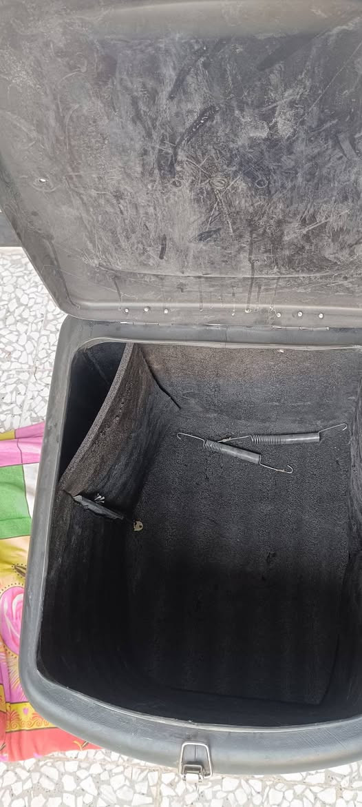 صندوق كبير عوزه رف يصير طابقين ب30 رقمي ‏‪***********‬‏
