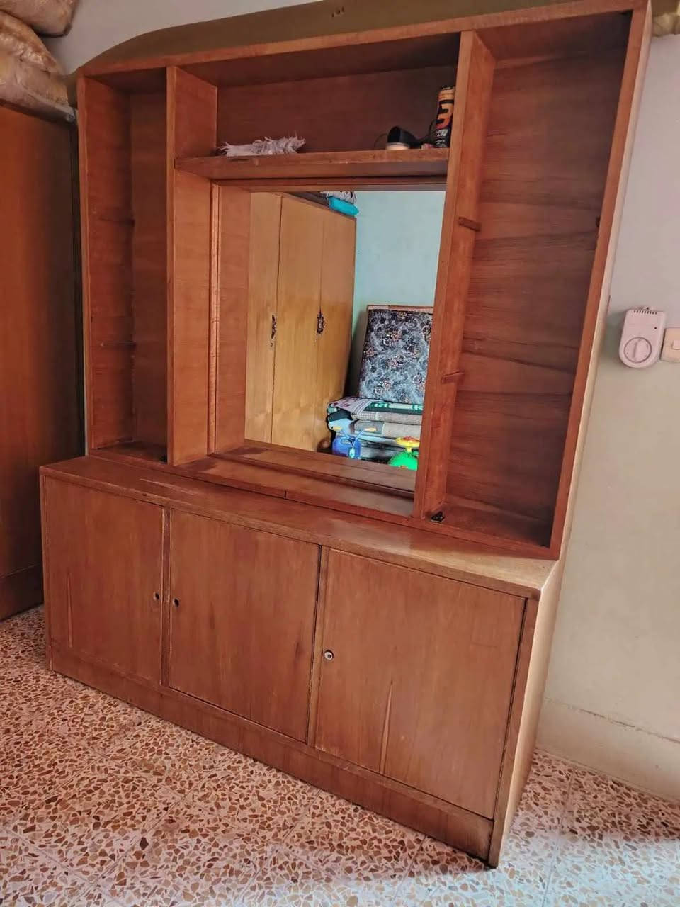 للبيع زاوية وميز سعر 55 بي مجال 
الشمعه سعرها 13 بيها مجال موصل حي صدام
