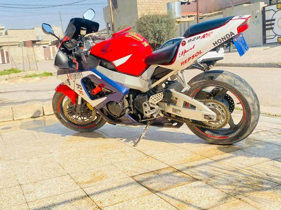 لبيع 

دراجه متروكه والبارحه بس  جططلته شتغلت 

مكينه ناعمه شلعته اتشك الكاع معدل 

الدراجه هسه كاتله التراب يرادله ادامه للمنضومه مال بانزين عله بلكات بس امنت الله الدراجه من شغلته ما بيه اي خربطه وتجي وتشوف بعينك 

كهربائيات كله شغاله 

السعر 15ورقه 

*********** واتساب

مكاني بغداد العامريه
