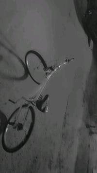 ورحمه الله وبركاته عدي بايسكل رياضي محترف عكرب بس مامستخدم بس شهر ريده...