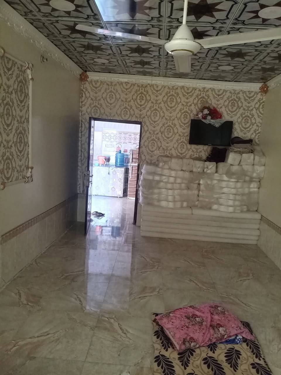 سلام عليكم بيت اللبيع بسيف سعد وره غسل مال سعد أولاده فرع الثالث مساحه 100 متر واجهيه 5 ونزل 20 بيت كامل جاهز للسكن مسجل بلقيم مقام بس مكاتبه سعر عله خاص او (***********)
