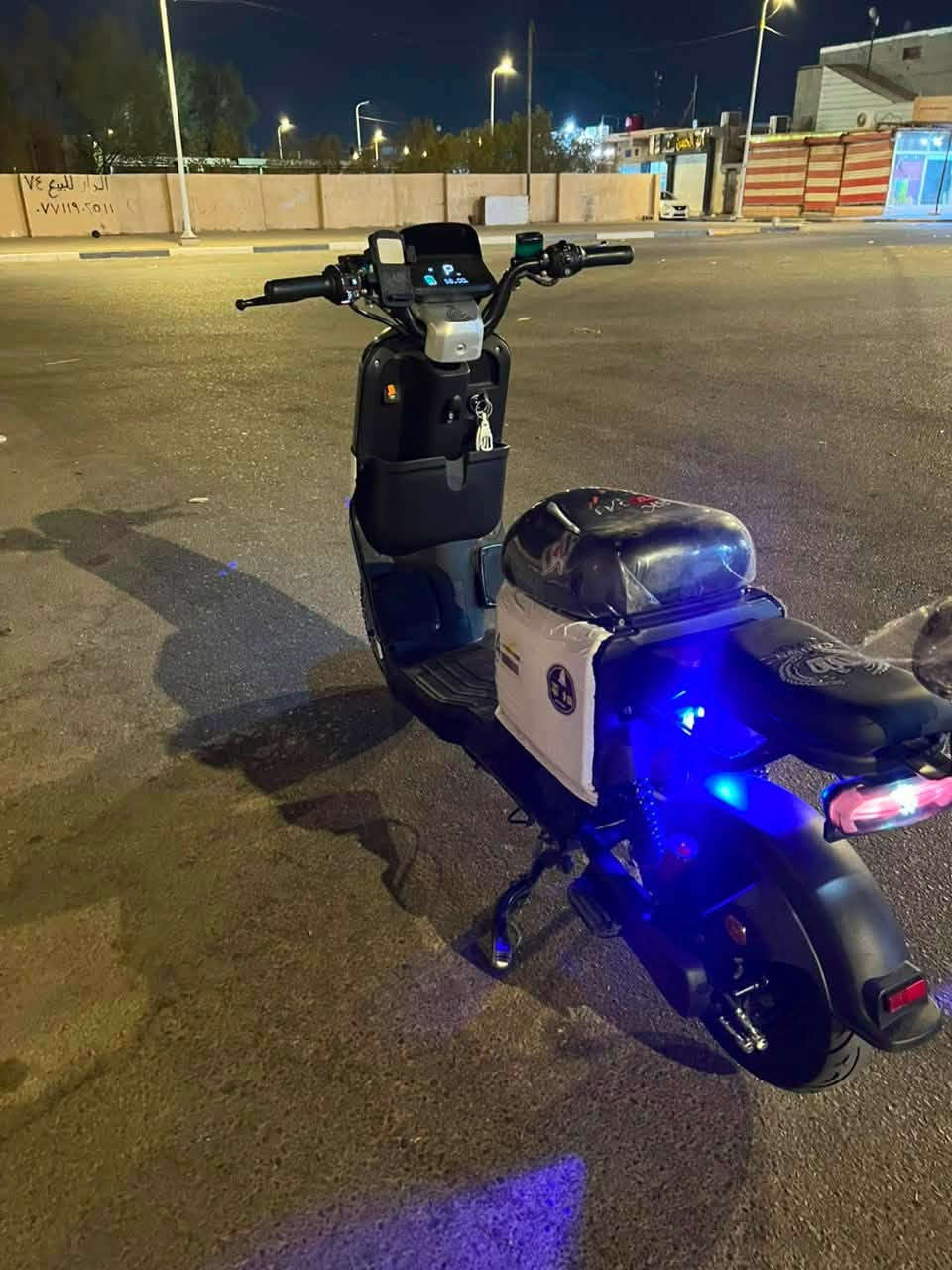 السلام عليكم دراجة R900 شرط النضافة 🛵
بيها سستم مضخم صوت 🔈
الدراجة جانت مغلفة تغليف كامل يعني اسم الزلغ ماكو
بطاريات وكالة مستعملة كلش قليل ✅
نضيفة بمعنى الكلمة👌🏻
 سعرها 500 الف بيها مجال بسيط 🪬
مكاني البصرة الزبير المربد الجديد ✅
رقمي ***********  ✅

