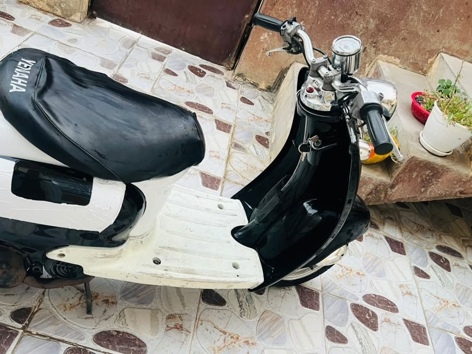 سلام عليكم دراجه عبدالحليم لبيع دراجه نضيفه اي عيب مابيه
نكره سلف لايتات شغاله بك لايت شغال محرك مامفتوح كبس 

كابريتر ابلادي ممبدل ماطور مال بيت نضيف كدام عينك 

سعر 375وبي مجال شراي تعال وتساب***********
