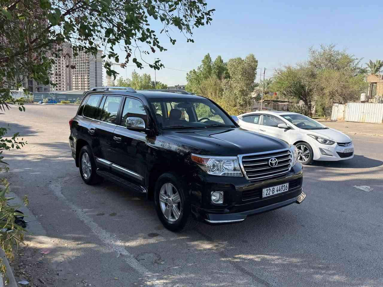 السلام عليكم
لاندكروزر ٢٠١٣ بحريني 
مكفولة من الصبغ والتبديل 
رقم اربيل باسمي هزة جديدة 
مكان السيارة بغداد الاعلام 
السعر ٣٣٠ ورقة وبيها ومجال 
للاتصال: ***********
