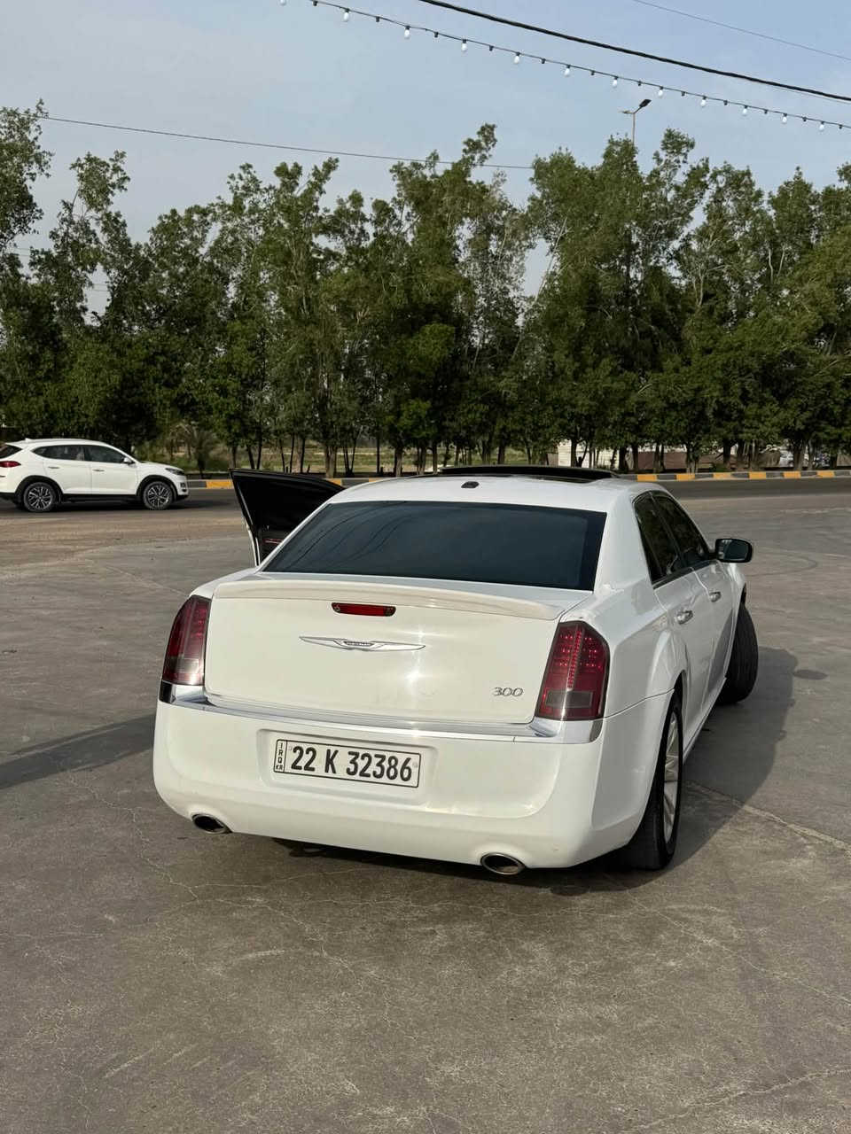 CHRYSLER C300￼🤍
كرايسلر اوباما c300 كنديه موديل12 داخله كلين حادثها بالعراق نص الجاملغ الامامي الايمن صبغ ودور الباب الخلفي فقط بدون دواخل بسياره جاهزه للاخير حداديه تبريد كير مكينه 6v 3600 كير (طياره) فول مواصفات رقم اربيل تحول ثاني يوم 
(فتحة سقف بنوراما_كشن جلد _داخل اسود _تدفئه تبريد كشنات كهرباء _6ايرباك _شاشه كبيره كامره _تحكم ستيرن )
 للاستفسار اكثر ***********_*********** مكاني الحله المركز .
