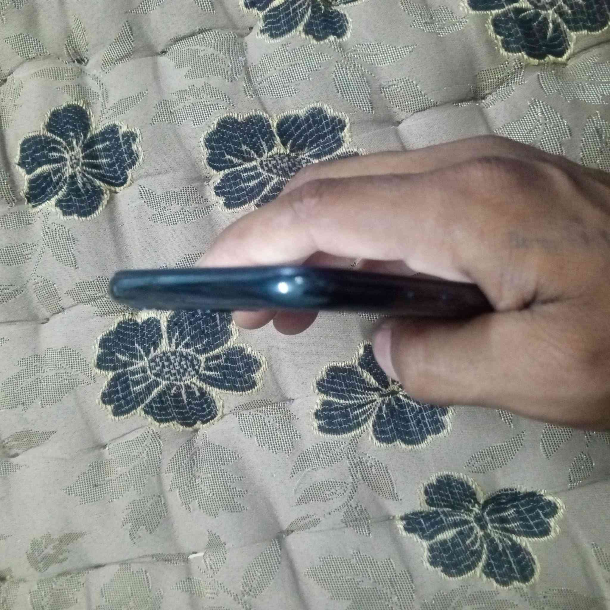 يتوفر ايفون 11 برو ماكس ذاكره 64 تلفون كله بلادي بس شاشه مال تفصيخ فيس ايدي شغال تلفون فول سعره 300 بي مجال مو شراي لا تعلق لال استفسار الاتصال عل رقم ***********
