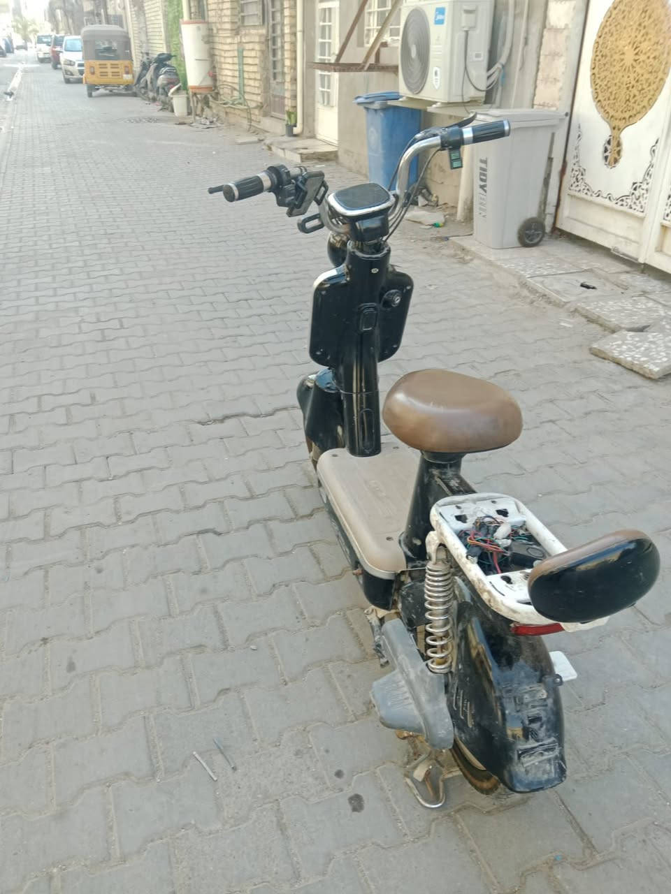دراجه شحن هارلي امريكي
باتري ليثيوم تشتغل بس مسافه كيلوين وتطفا
ابيع هل موجود
بغداد الحريه ***********

والدراجه الثانيه شغاله حجم 14
السعر 150قفل

