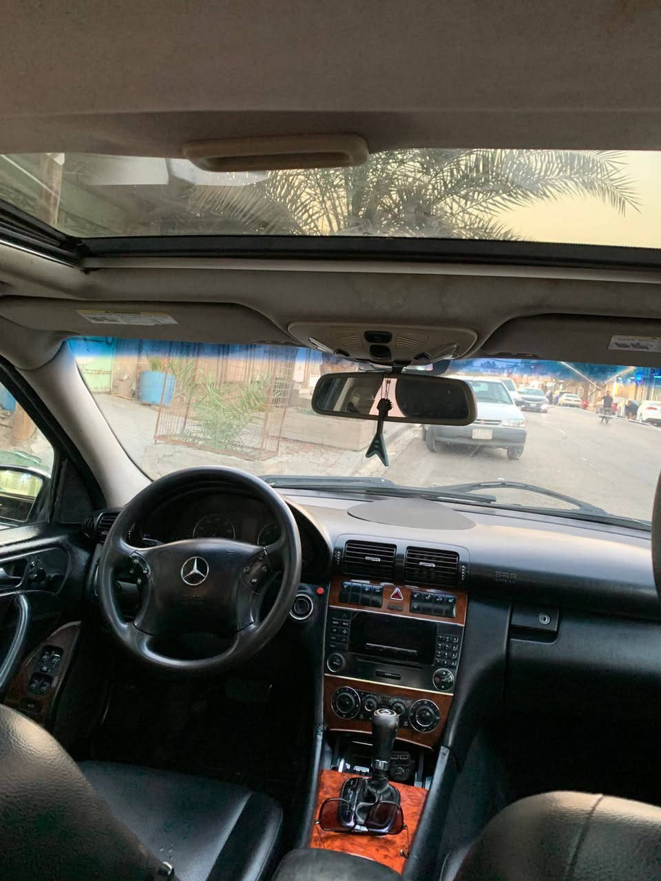 مارسيدس c280 موديل 2006
رقم بغداد بأسمي السيارة فول مواصفات 
_ فتحة سقف 
_ كشنات جلد كهربائية 
_ تحكم ستيرن 
_ ويل كروم 
_ محرك 6 سلندر.. 3500
_ تبريد قطعتين.. وشرط ثلج 
_ اشاير بالمري 
وباقي المواصفات 
السيارة جاهزة وما ناقصها شي من گير محرك تبريد حدادية عليها صيانة دورية كاملة يعني متفتح بنيد وترايك وين ميعجبك
السعر 105 وبيها مجال 
المكان نجف كوفة
للاتصال ***********
واتساب ***********
