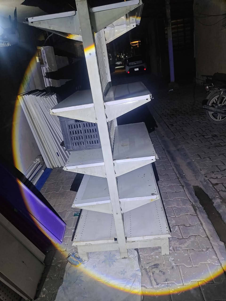 سلام عليكم للبيع ٢٣ رف@ مع سجج وحمالات وسفينه مترين كل متر وحده الرفوف قياس ١٢٠سم تواصل عل خاص او اتصل ***********
