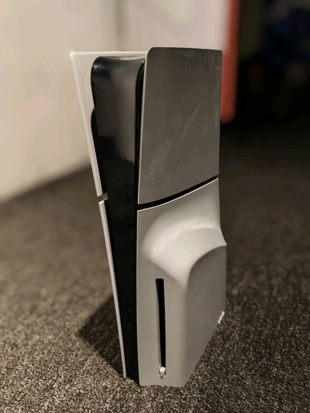 PlayStation 5 Slim (نسخة أقراص/دسك)
مدة الاستخدام: سنة وشهران
حالة الجهاز: نظيف جداً، خالي من العيوب، وغير مفتوح نهائياً (ختم المصنع الأصلي موجود)
التخزين: 1 تيرابايت SSD
العلبة والضمان: بدون كرتونة وبدون ضمان
الملحقات:
عدد 2 يد تحكم أصلية (فيهن دريفت خفيف جداً والشحن ممتاز)
واير HD الأصلي + واير الطاقة الأصلي
السعر: 800,000 دينار عراقي (قابل للتفاوض البسيط)
الموقع: مدينة الصدر - قطاع 43 (لا يتوفر توصيل)