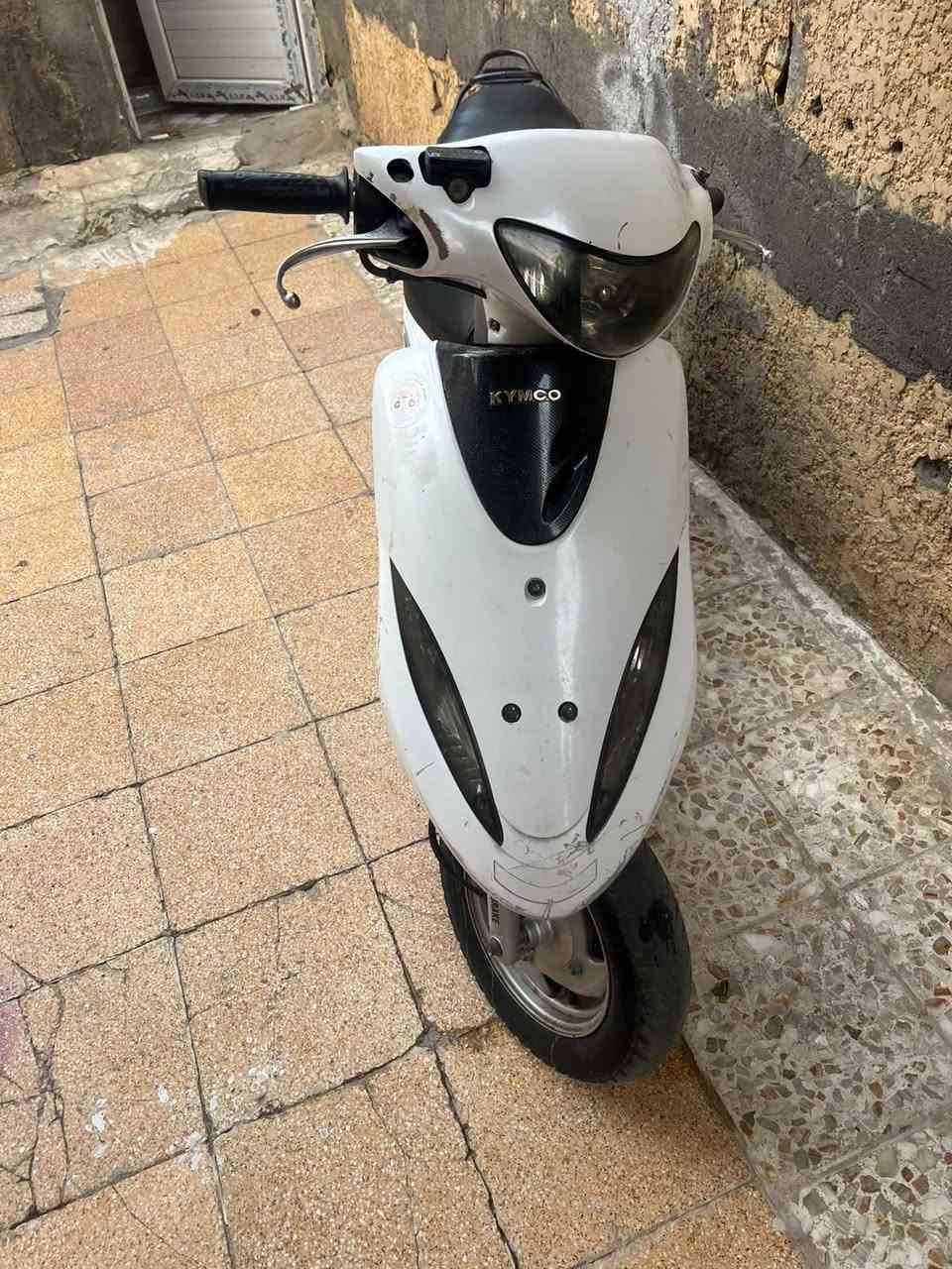 سلام عليكم شباب دراجه كامكو لل بيع مكفوله شلعه ومعدل كهربايت كلها شغاله من طول لل طول سعر250وبيها مجال خاص ماكو مكلف بل نشر ***********
