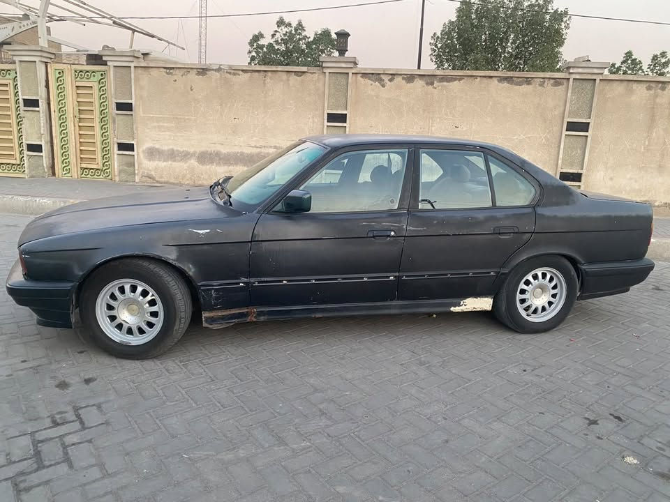 السلام عليكم
بي ام 520 للبيع 

محرك vvt 3000(V6)

سنوية 2030 بأسمي

معدل شلعة خير من الله

***********

السعر33 وبيه مجال
مكاني بغداد
