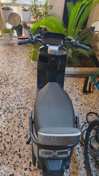 عندي دراجه بوليس شحن 5 بطاريات اصليه لايتات اصليه سعره 700 الألف وبيهه...