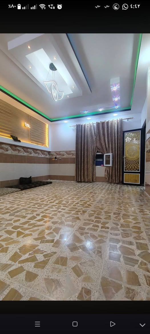 بيت للبيع في منطقة القوسيات قرب المدرسة الصينية موبايل ***********   المساحه 200مترواجهه10*20   بناء حديث وبيه وصل بلدية السعر ٨٥ وبيه مجال

