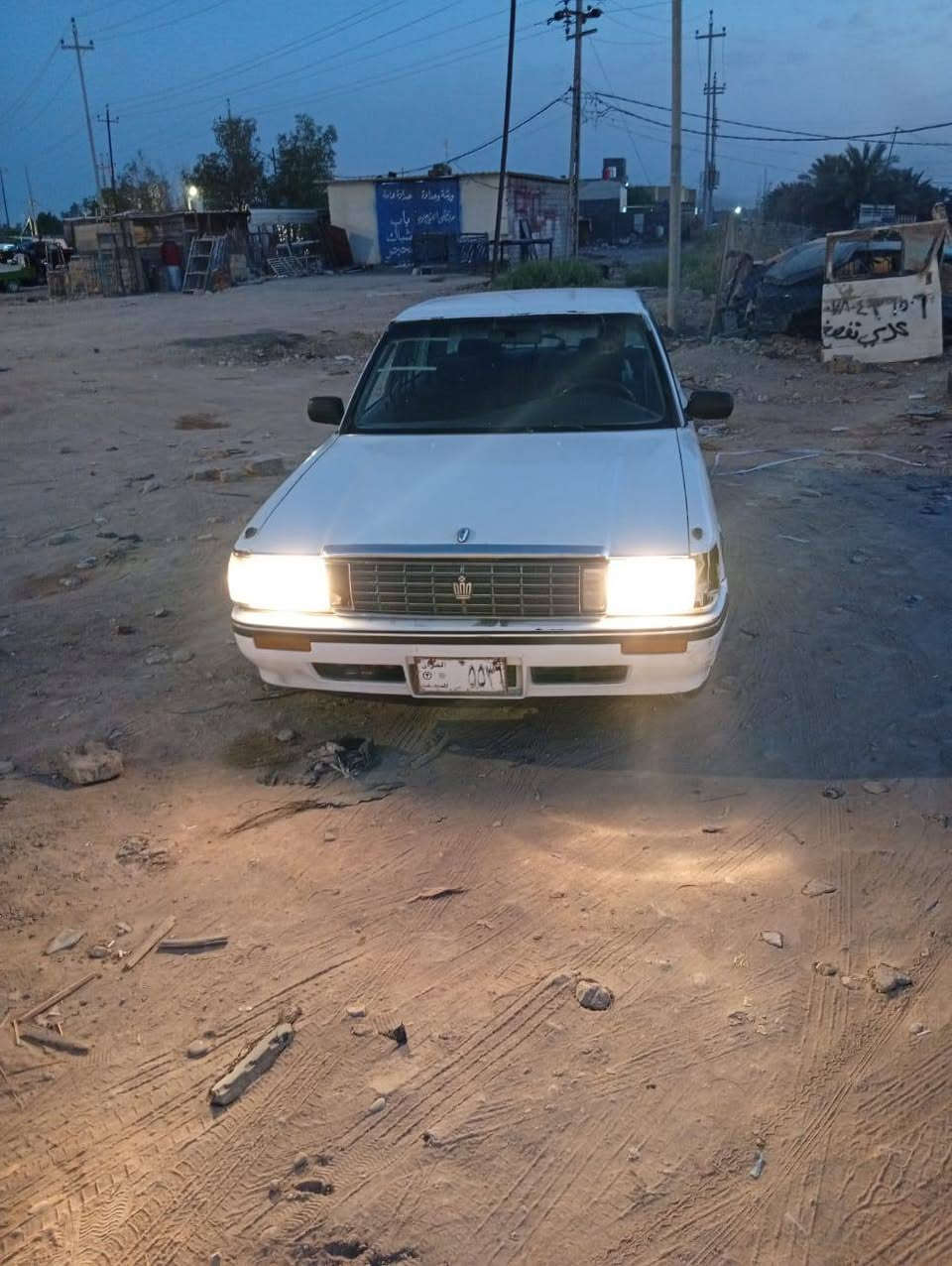 سلام عليكم البيع سيدان موديل 91 مكينه فيفيتي حلو وكير بس بك ما يرجع مداور ثاني يوم وكهربايات شغاله كله حداديه حلوه سعر 16بيه مجال للشراي[[[***********]]]
