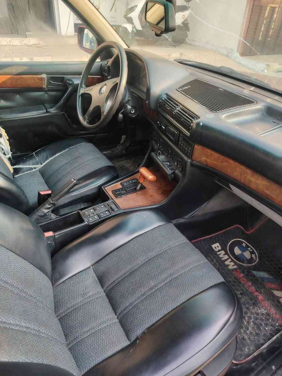 للبيع بلادي نضافه ٩٠  بالميه موديل 1991  . محرك كير شرط تبريد ثلج شرط  صوت اكسل خفيف فقط تراي وين ماتريد طخم امامي خلفي جديد طخم تايرات جديد باتري جديد سعر 45  موصل حي الزهراء *********** آسيا كورك ***********

