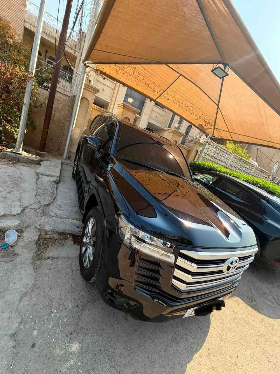 سلام عليكم 
لاندكروز 2023 بريم 
ماشية 24 الف 
السيارة جديدة داخل احمر
مغلفة ppf 
وأدامه كاملة بالشركة تبديل دهن وصيانة 
مكان السيارة بغداد 
للأستفسار ***********
