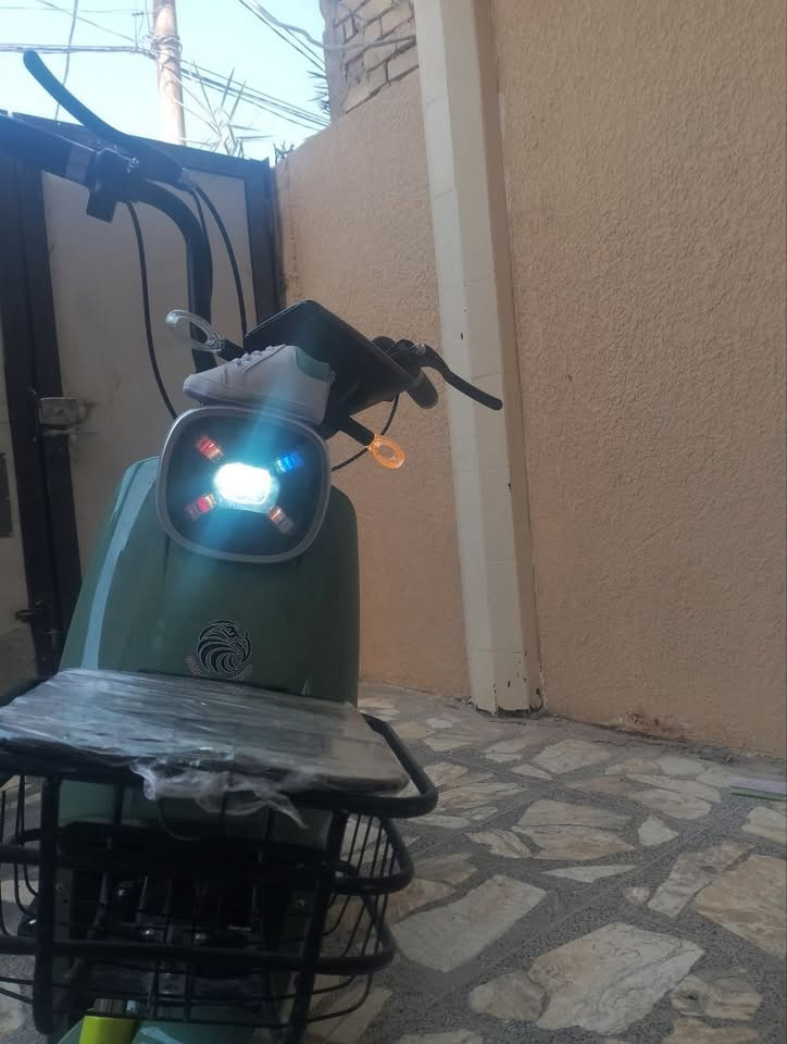 دراجه شحن 
نضيفه كلش ستوني مبدللهن بطاريات وتايرات 
ماطالع بيه ابد لان سافرت وهاي صوره اليوم خذتهن 
مكاني نجف 
للتواصل ***********
