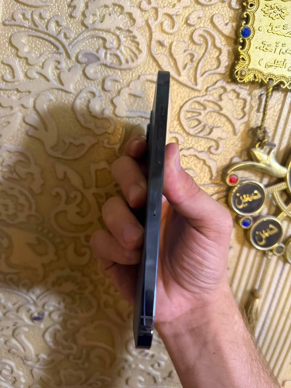 ايفون 12 برو ماكس ذاكره 256 بطاريه81
جهاز فقط مستبدل شاشه اصليه تفصيخ
نضيف اي خلل مابي فيس ايدي شغال
السعر 340 بي مجال  بسيط
مكاني بغداد رقم***********
