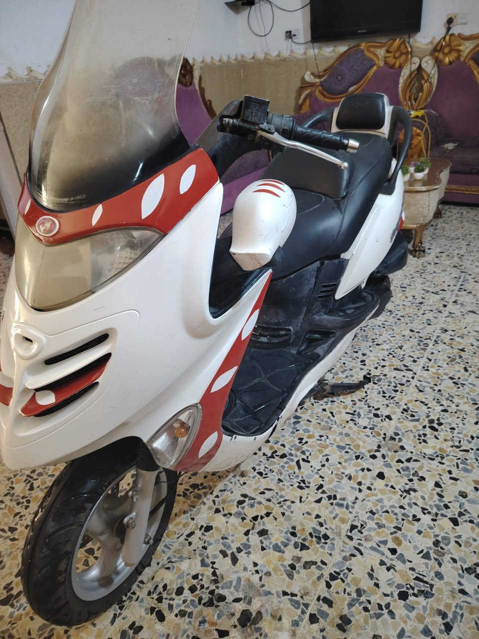 يا الله دراجه كايمكو محرك250cc مسجل رقم وسنويه تحويل ثاني يوم سعر800وبي مجال مكان رمادي بريشه هاذ رقمي للتواصل ***********مو شراي لا تعبني ولا اتعبك

